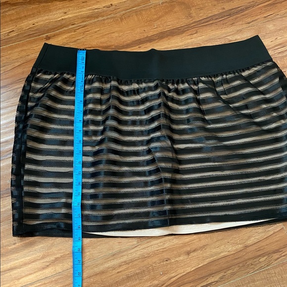NWT Torrid Striped overlay skirt, Size 3/22-24 - Picture 4 of 6